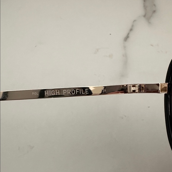 Quay High Profile Sunglasses - Picture 4 of 7